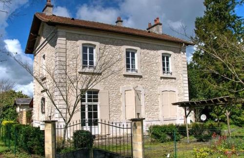 Issigeac House | Atypique ancienne gare d'Issigeac,piscine privée,pétante,grand terrain
