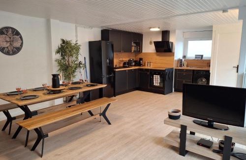 Aiguihe House | Au Bon Endroit