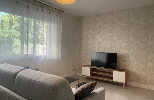 Gap Apartment | Au calme proche centre-ville, studio rénové avec équipements neufs et parking privé