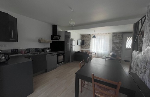 Carantec House | Au Centre de Carantec Proche Plages, Maison Familiale