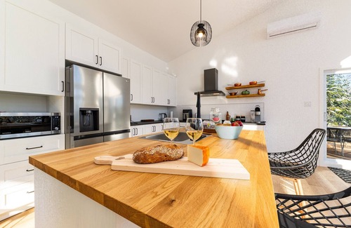 Les Eboulements Ski Chalet | Au Clair de Lune 103: Spa, Trails & Scenic Views