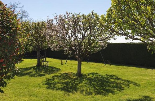 Sainte-Gauburge-Sainte-Colombe Bed & Breakfast | au Petit Paradis