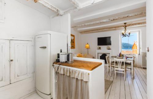 Old Town Apartment | Au vieux château, atypique vue mer