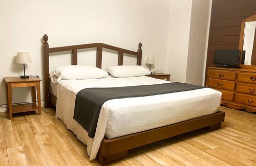 Sainte-Adele Hotel | Auberge Alpine Inn