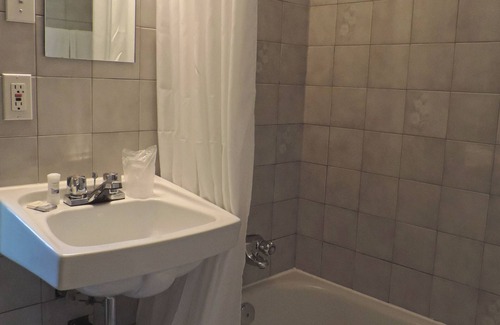 Chicoutimi House | Auberge Centre-Ville