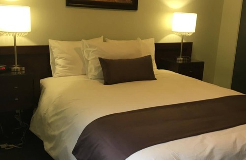 Chicoutimi House | Auberge Centre-Ville