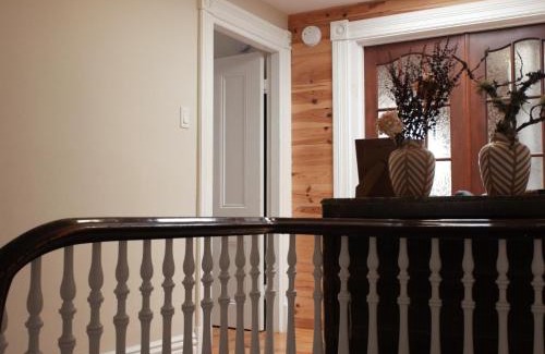 Desjardins House | Auberge de la Visitation