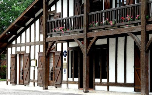 Sabres Hotel | Auberge des Pins - Teritoria