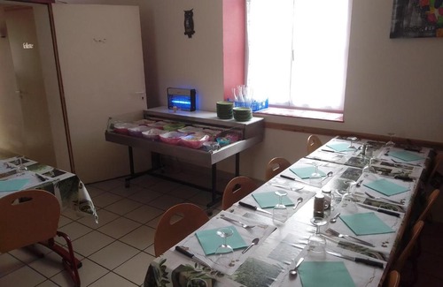 Savigny-en-Veron Hotel | Auberge du bocage