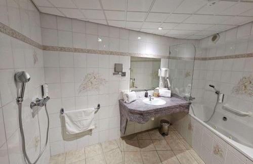 Mesnil-Saint-Pere Hotel | Auberge du Lac, Sure Hotel Collection by Best Western