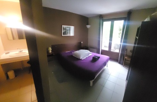 Les Vanels Hotel | AUBERGE DU TARNON in the heart of the Cevennes mountains with your feet in the water animals welcome