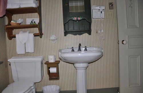 Knowlton Hotel | Auberge Lakeview Inn