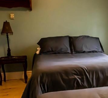 Jonquiere Hotel | auberge les deux tours