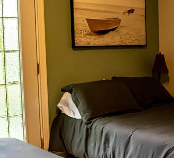 Jonquiere Hotel | auberge les deux tours
