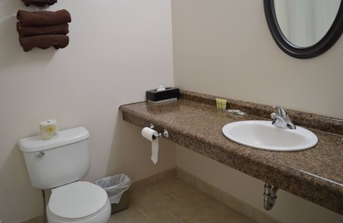 Iroquois Falls Hotel | Auberge MacDonald Guest Inn