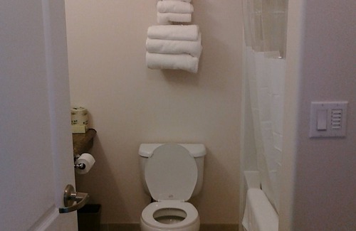 Iroquois Falls Hotel | Auberge MacDonald Guest Inn