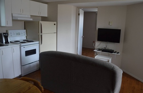 Chicoutimi Hotel | Auberge Resto le Parasol