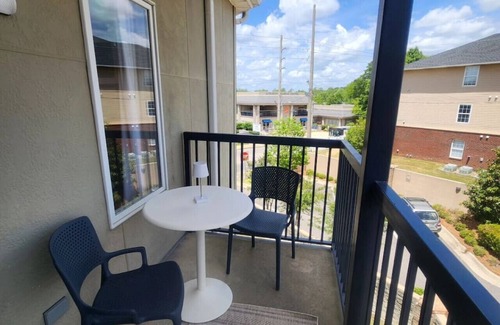Auburn Condo | Auburn Escape-0.1 mi walk to Stadium/Neville Arena