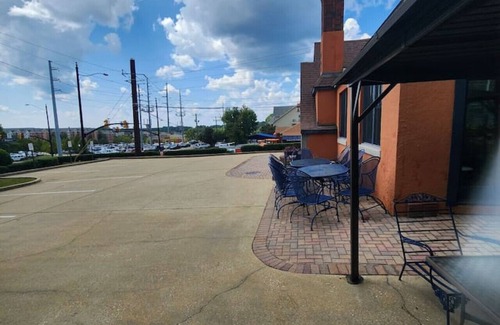 Auburn Condo | Auburn Escape-0.1 mi walk to Stadium/Neville Arena