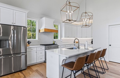Dadeville House | Auburn Game Days! Newly built Home with Hot Tub, Fire Pit, King Beds, Sleeps 12!