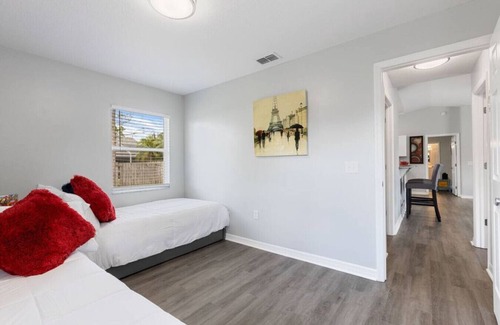 Auburndale House | Auburndale Getaway Luxurious Style Open Floorplan