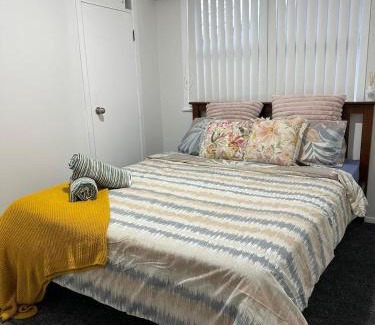 Papatoetoe House | Auckland airport holiday home in the greens