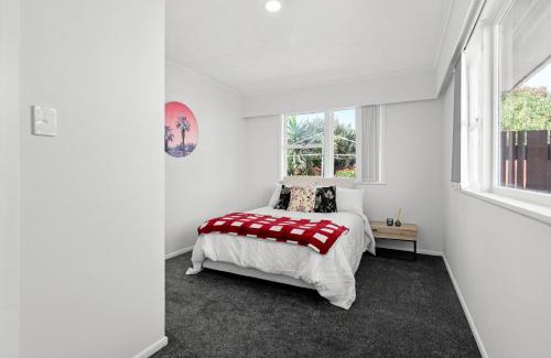 Papatoetoe House | Auckland airport holiday home in the greens