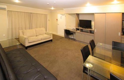 Mangere Hotel | Auckland Airport Lodge