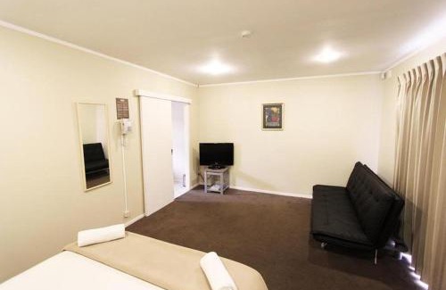 Mangere Hotel | Auckland Airport Lodge