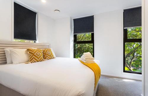 Newton Apartment | Auckland City Charm - 2BR Haven by Zodiak Stays