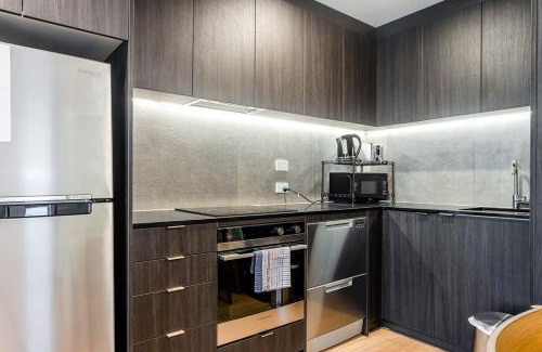 Newton Apartment | Auckland City Charm - 2BR Haven by Zodiak Stays