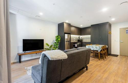 Newton Apartment | Auckland City Charm - 2BR Haven by Zodiak Stays