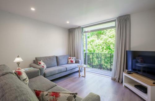 Parnell Apartment | Auckland City Escape Modern Home with Spa Pool