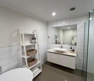 Castor Bay House | Auckland Coastal Hideaway Castor Bay Beach