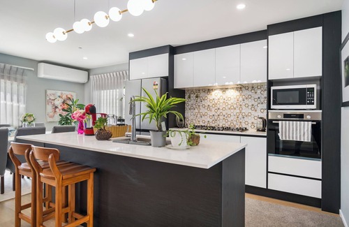 Greenlane - Ellerslie Villa | Auckland Golden Phoenix Holiday Homes