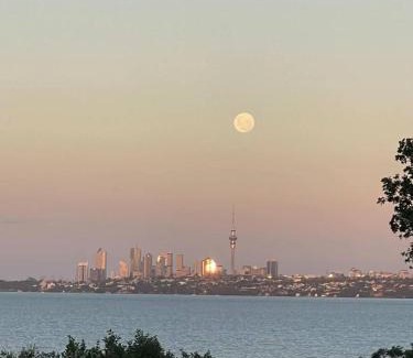 Te Atatu Peninsula House | Auckland Luxury Seafront House