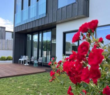 Te Atatu Peninsula House | Auckland Luxury Seafront House