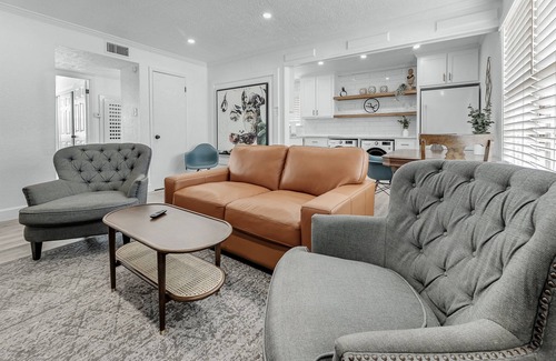 College Station Apartment | Audrey: Walk to A&M/King Beds