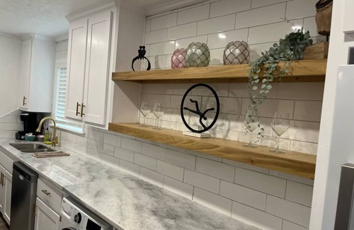 College Station Apartment | Audrey: Walk to A&M/King Beds