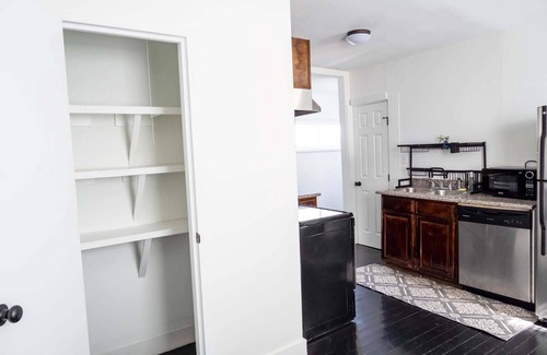 Black Pearl Apartment | Audubon House Apt.1: 2bd/1ba