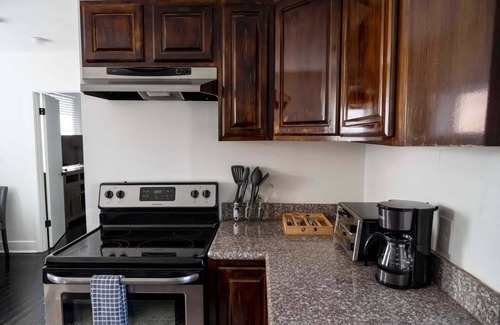 Black Pearl Apartment | Audubon House Apt.1: 2bd/1ba