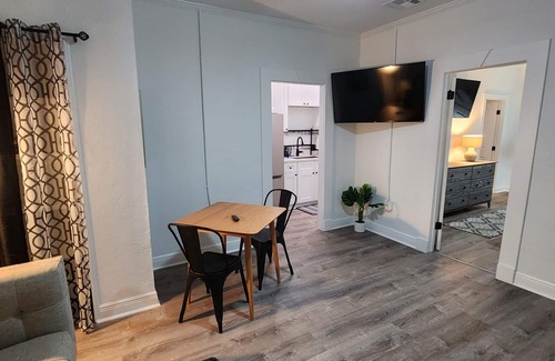 Audubon Apartment | Audubon House Apt. 2: 2bd/1ba