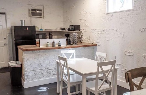 Black Pearl Apartment | Audubon House Apt. 4: 1bd/1ba