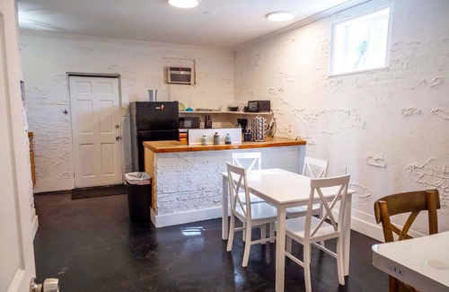 Black Pearl Apartment | Audubon House Apt. 4: 1bd/1ba