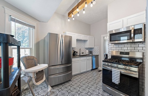 Benson House | Aug 20% Off! 3BR Near Fashion Week w/Fenced Yard