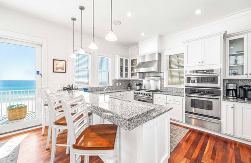 Delos House | Aug-Oct Reduced!*On Beach*Pool Access*Elevator!