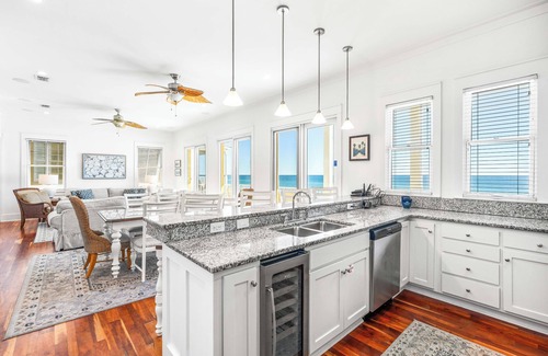 Delos House | Aug-Oct Reduced!*On Beach*Pool Access*Elevator!