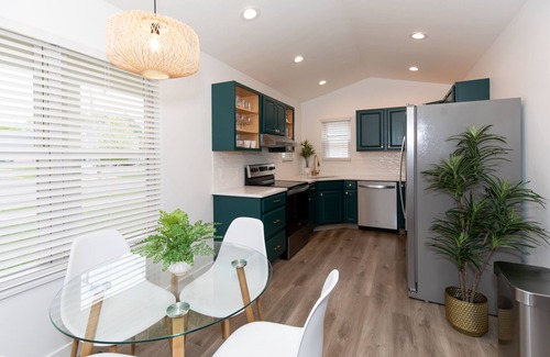 Sandusky House | August & September Dates! Vacay All Day - Close to CP, Sports Force, Islands