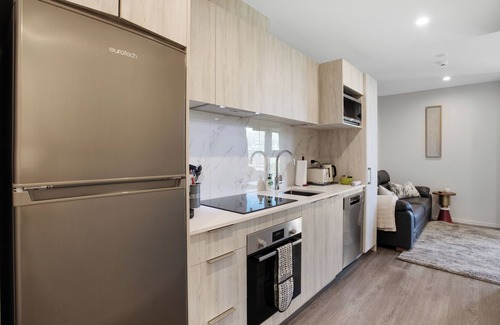 Parnell Apartment | Augustus Harmony Apartment with Parking