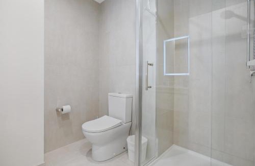 Parnell Apartment | Augustus Harmony Apartment with Parking - Air-con